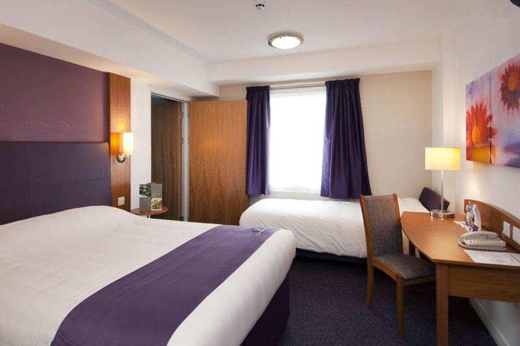 Premier Inn Glenrothes Exterior foto
